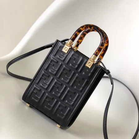 フェンディ ハンドバッグ