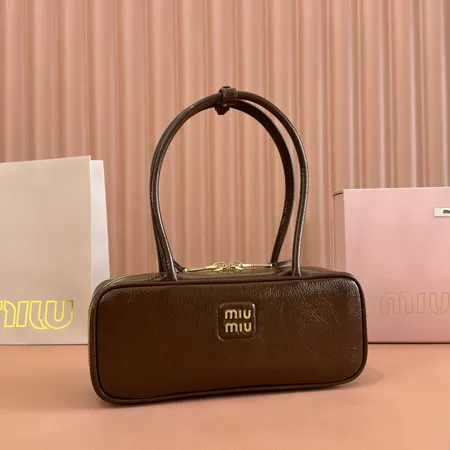 フェラガモ ショルダーバッグ