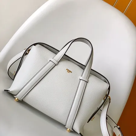 フェンディ ハンドバッグ