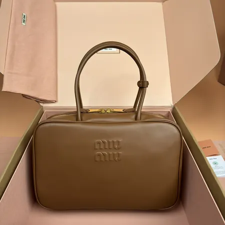 ミュウミュウ ショルダーバッグ