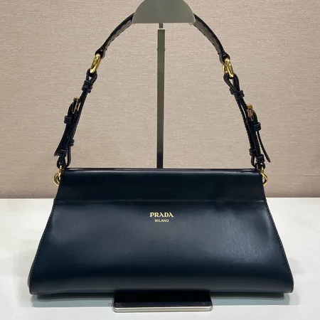 プラダ ショルダーバッグ