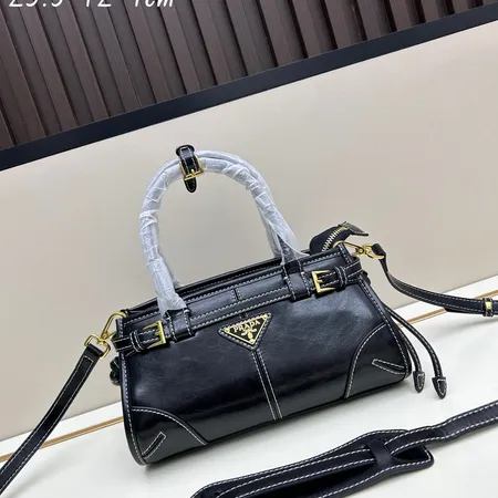 プラダ ハンドバッグ