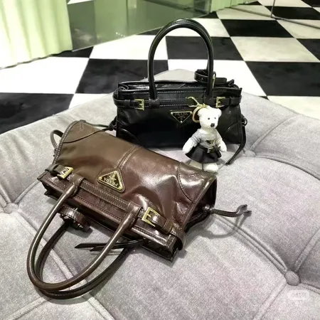 プラダ ハンドバッグ