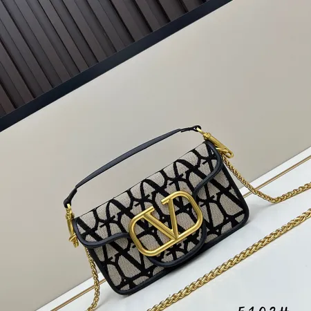 フェラガモ ハンドバッグ