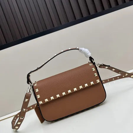 フェラガモ ハンドバッグ