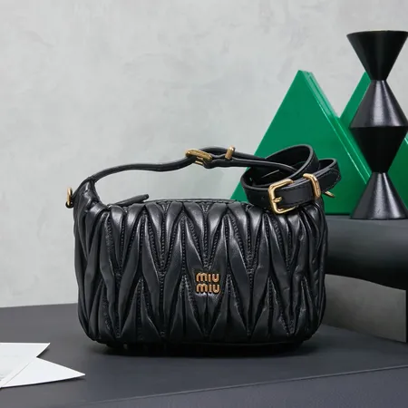 ヴァレンティノ ショルダーバッグ