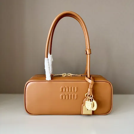 ミュウミュウ ショルダーバッグ