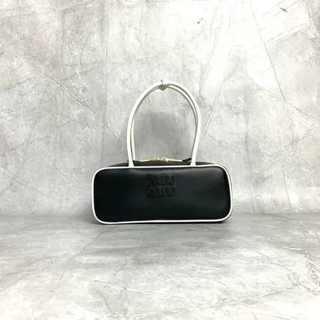 ミュウミュウ ショルダーバッグ