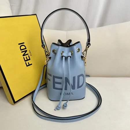 フェンディ ショルダーバッグ