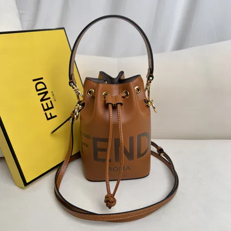 フェンディ ショルダーバッグ