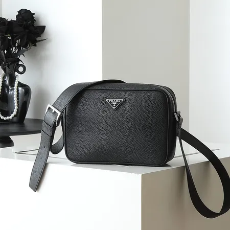 プラダ ショルダーバッグ