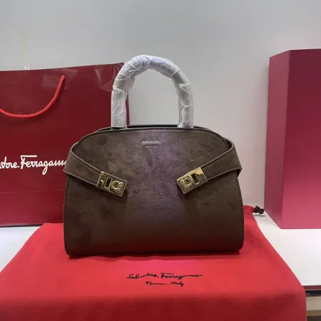 フェラガモ ハンドバッグ