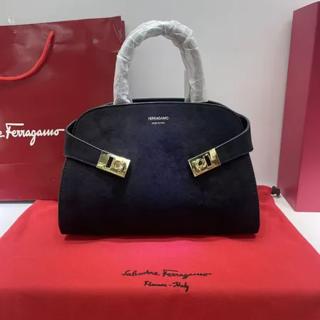 フェラガモ ハンドバッグ