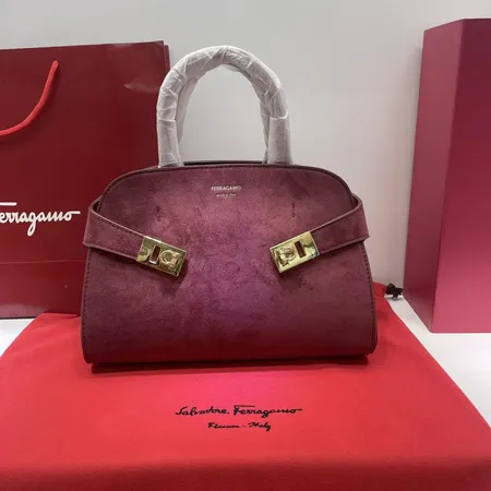 フェラガモ ハンドバッグ
