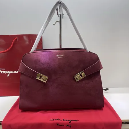 フェラガモ ハンドバッグ
