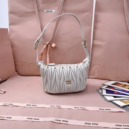 ミュウミュウ ショルダーバッグ