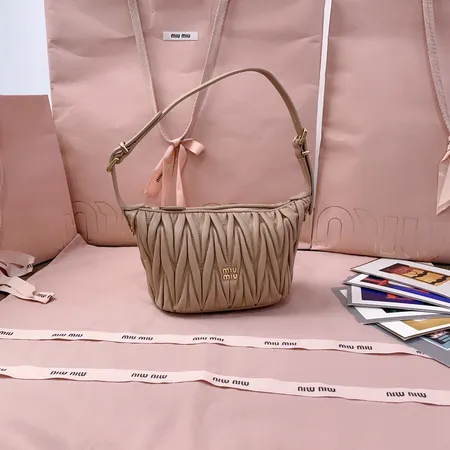 ミュウミュウ ショルダーバッグ