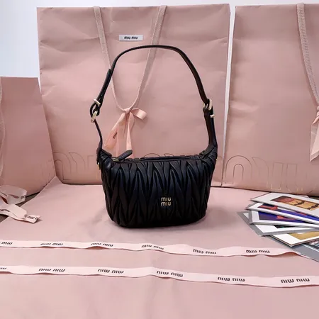 ミュウミュウ ショルダーバッグ