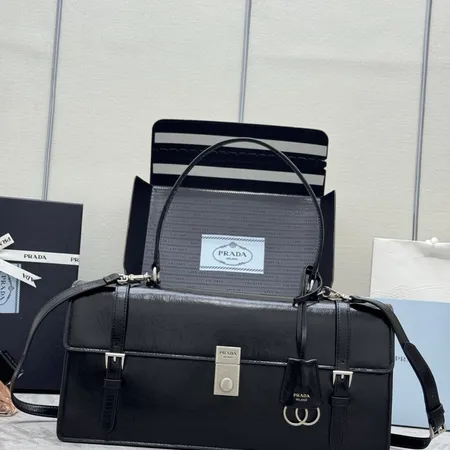 プラダ ハンドバッグ