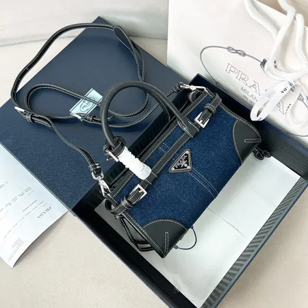 プラダ ショルダーバッグ