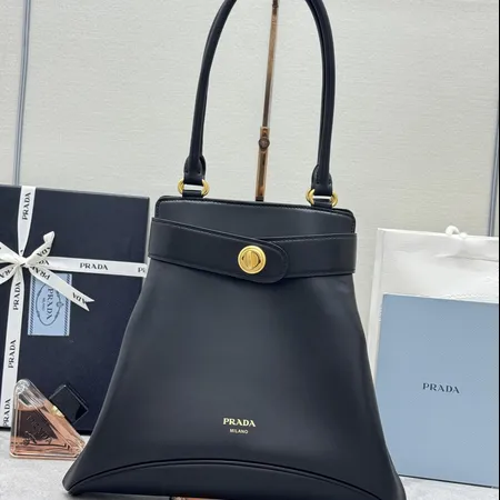 プラダ ハンドバッグ