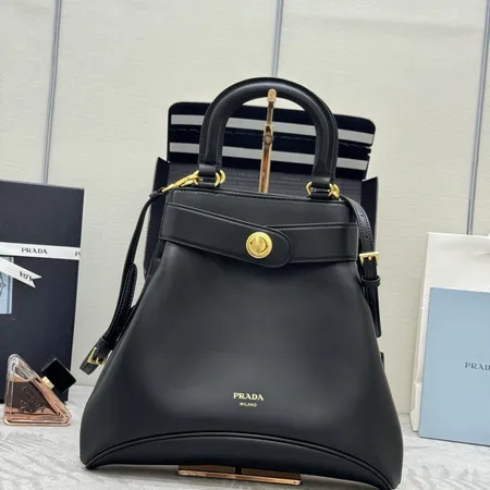 プラダ ハンドバッグ