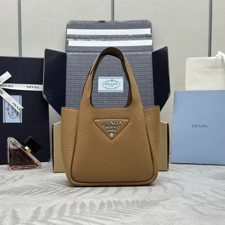 プラダ ハンドバッグ
