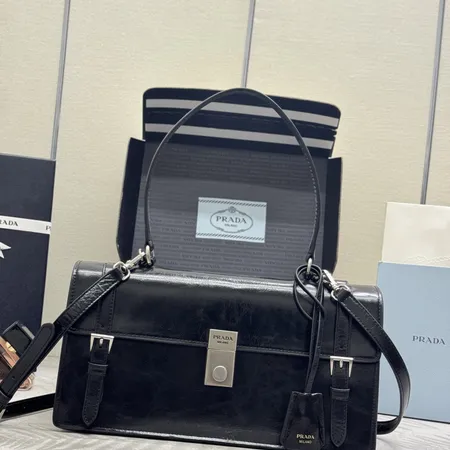 プラダ ハンドバッグ