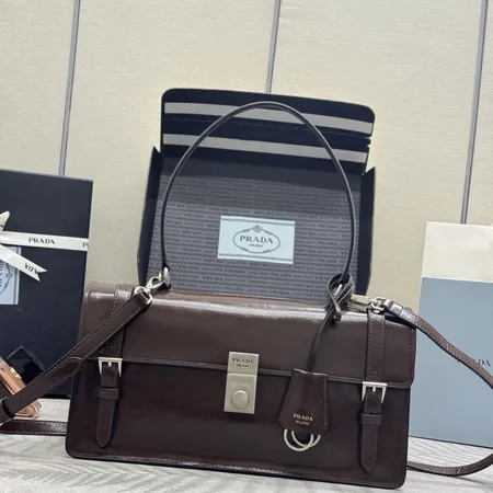 プラダ ハンドバッグ