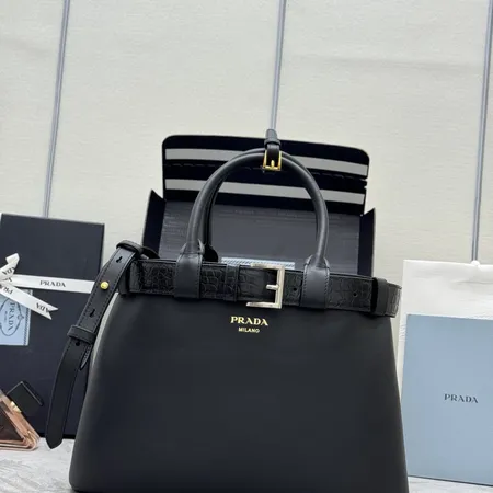 プラダ ハンドバッグ