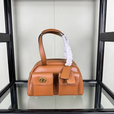 コーチ ハンドバッグ