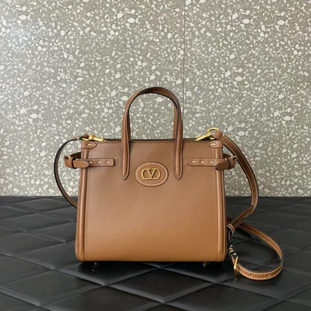 ヴァレンティノ ハンドバッグ