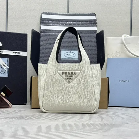 プラダ ハンドバッグ