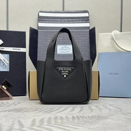 プラダ ハンドバッグ