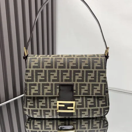 フェンディ ショルダーバッグ