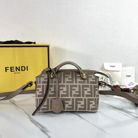 フェンディ ハンドバッグ