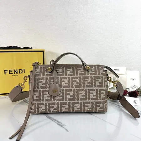 フェンディ ハンドバッグ