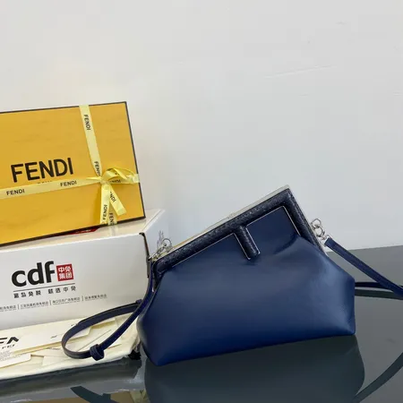 フェンディ ショルダーバッグ