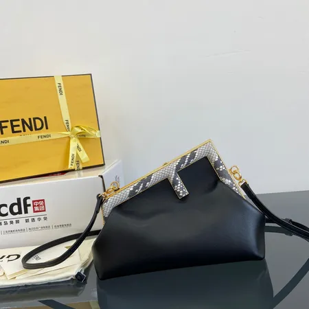 フェンディ ショルダーバッグ