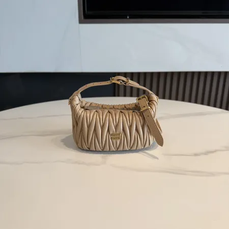 ミュウミュウ ショルダーバッグ