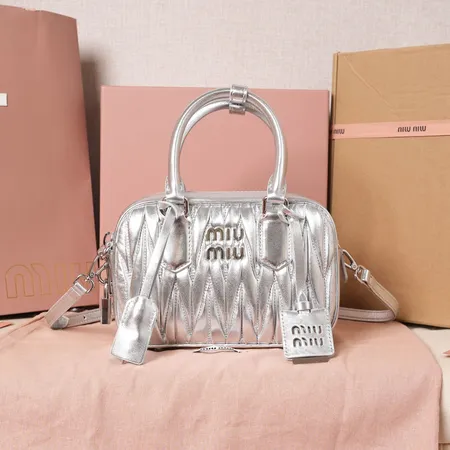 ミュウミュウ ハンドバッグ