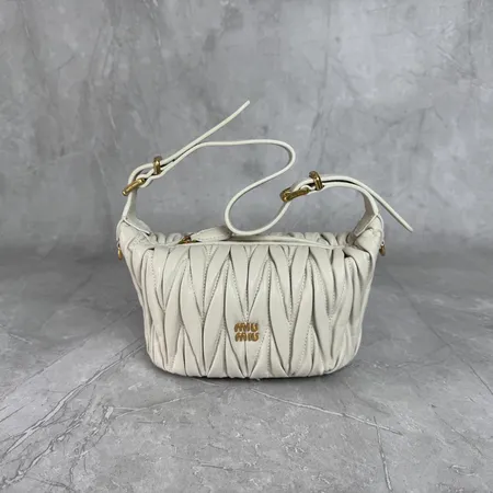 ミュウミュウ ショルダーバッグ