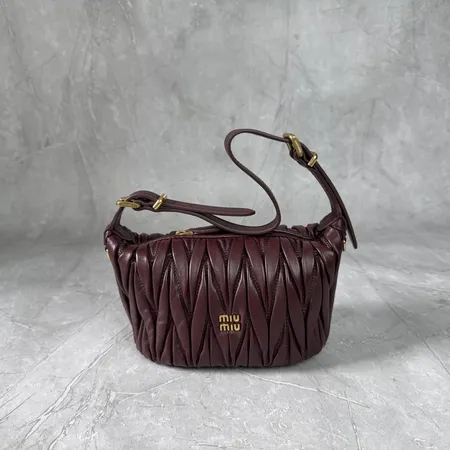 ミュウミュウ ショルダーバッグ