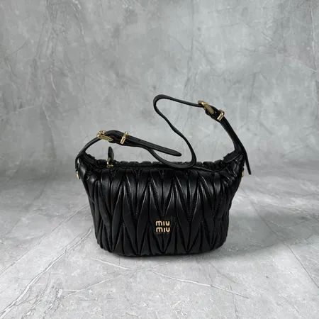 ミュウミュウ ショルダーバッグ