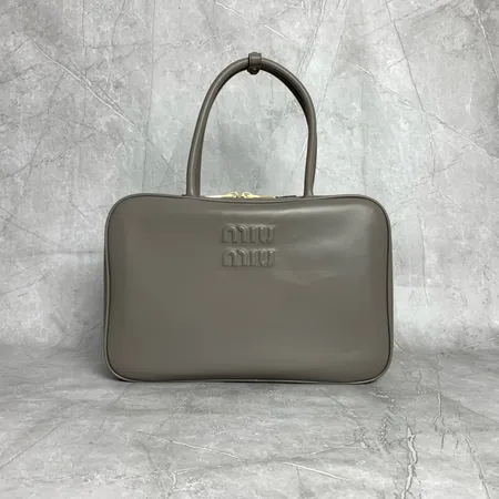 ミュウミュウ ショルダーバッグ