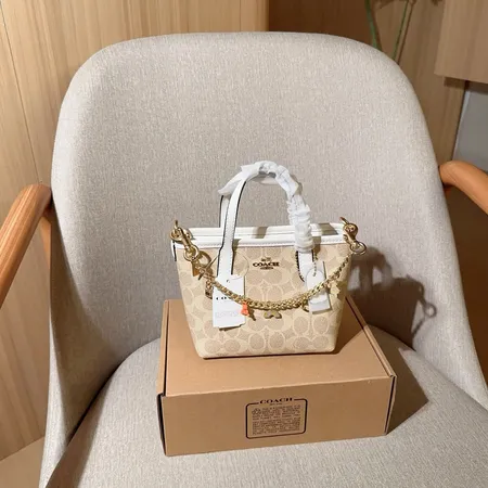 コーチ ハンドバッグ