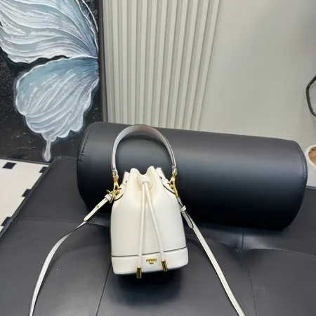 フェンディ ハンドバッグ