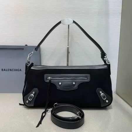 バレンシアガ ショルダーバッグ
