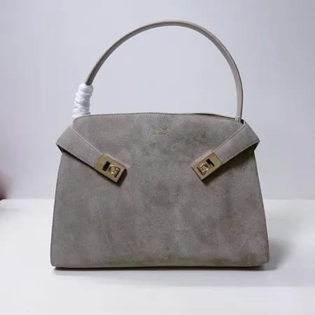 フェラガモ ハンドバッグ