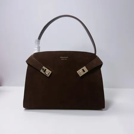 フェラガモ ハンドバッグ